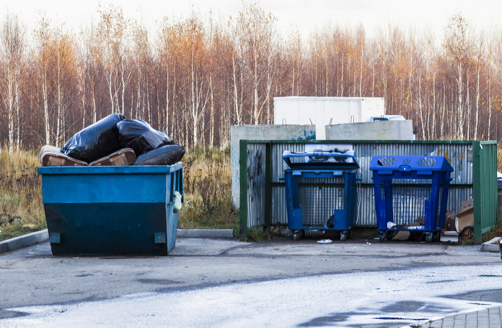 Kontenery na śmieci i gruz – jak efektywnie segregować odpady?
