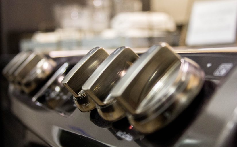 Niespodziewana awaria AGD – lodówka przestaje chłodzić, pralka zaczyna przeciekać. Jak reagować?